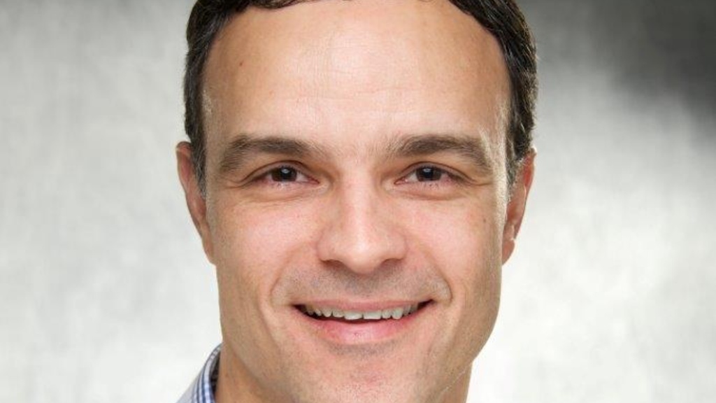 Headshot of Vitor Lira